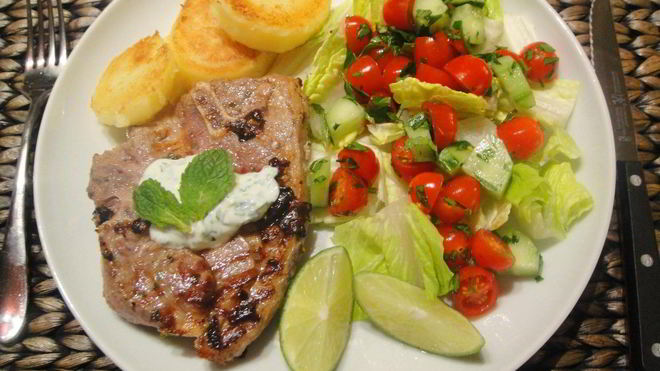 Рецепт стейков из баранины острые