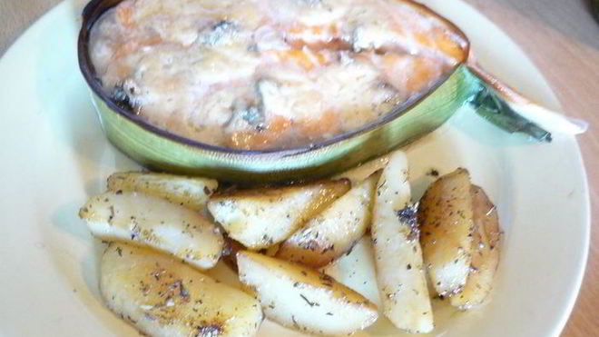 Рецепт стейков из лосося с голубым сыром