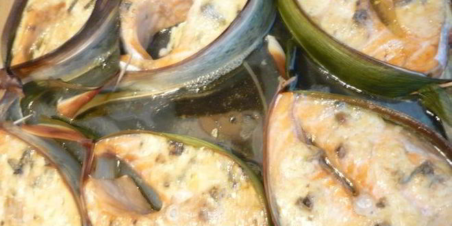 Рецепт стейков из лосося с голубым сыром