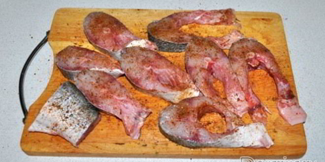 Рецепт жареных стейков толстолобика