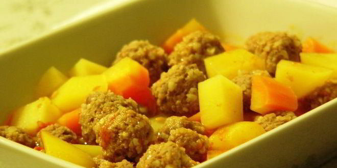 Рецепт Говяжьих тефтелей с булгуром, тушеные с овощами