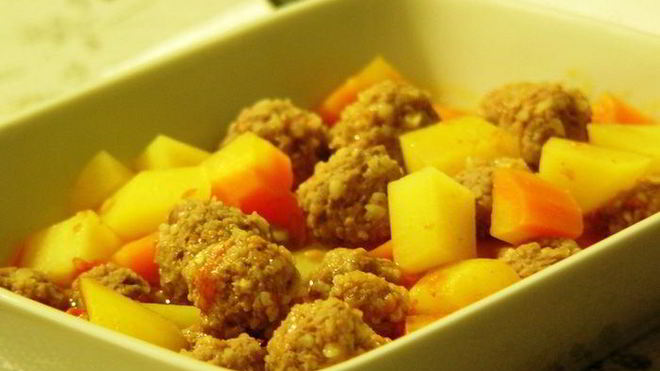 Рецепт говяжьих тефтелей с булгуром, тушеные с овощами