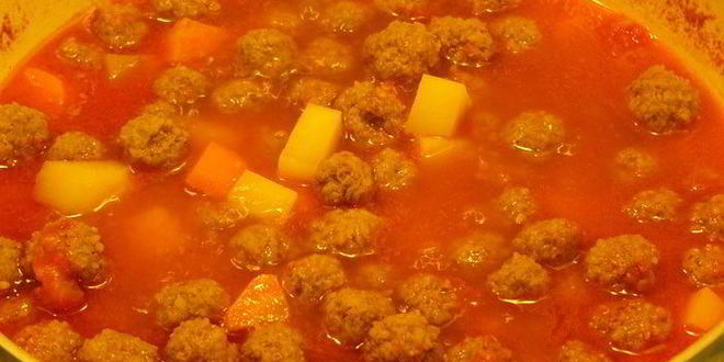 Рецепт говяжьих тефтелей с булгуром, тушеные с овощами