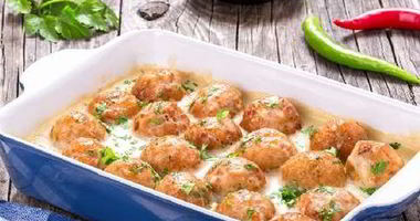 Рецепт Куриных тефтелей с йогуртовым соусом