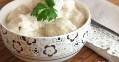 Рецепт Куриных тефтелей в молочном соусе