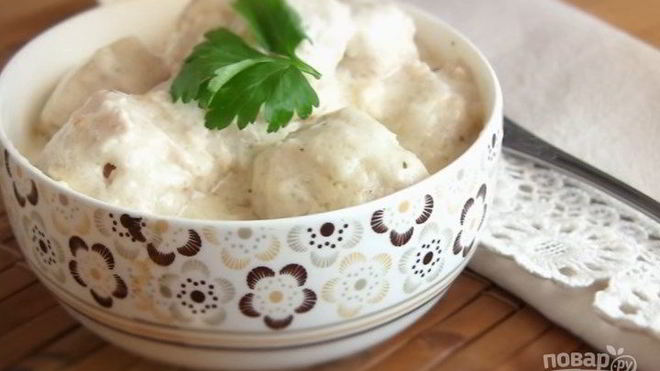 Рецепт куриных тефтелей в молочном соусе