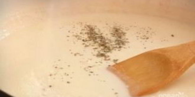 Рецепт куриных тефтелей в молочном соусе