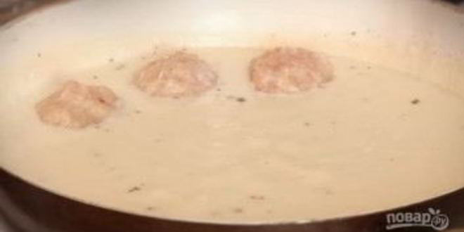 Рецепт куриных тефтелей в молочном соусе