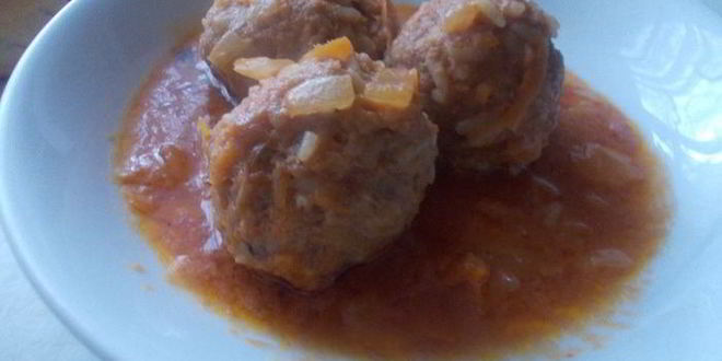 Рецепт Мясных тефтелей с рисом, в томатном соусе Ностальгия