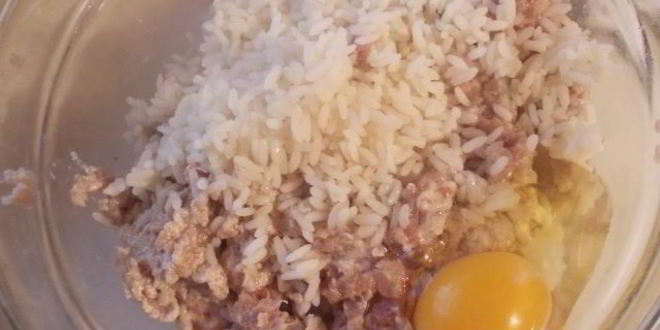 Рецепт мясных тефтелей с рисом, в томатном соусе ностальгия