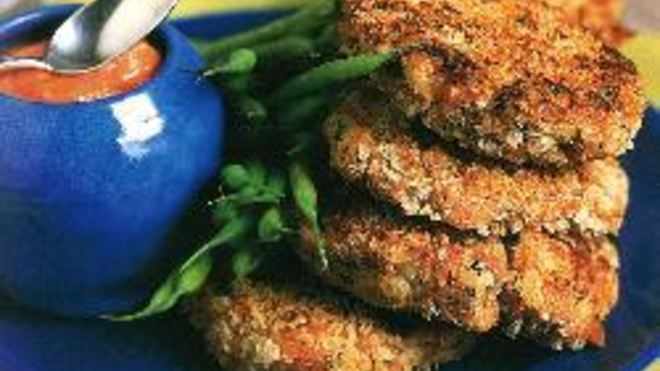 Рецепт тефтелей из рыбы и картофеля с томатным соусом