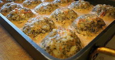 Рецепт Тефтелей с грибами запеченные в духовке в томатно-сметанном соусе