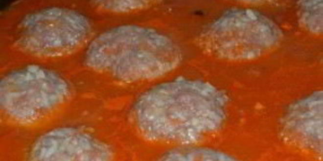 Рецепт тефтелей с моцареллой в томатном соусе