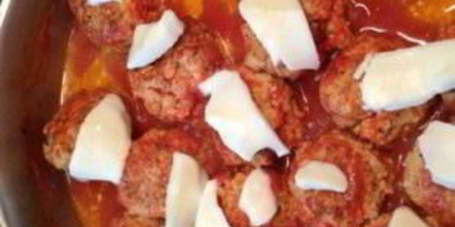 Рецепт тефтелей с моцареллой в томатном соусе