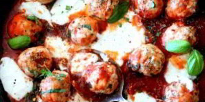Рецепт тефтелей с моцареллой в томатном соусе