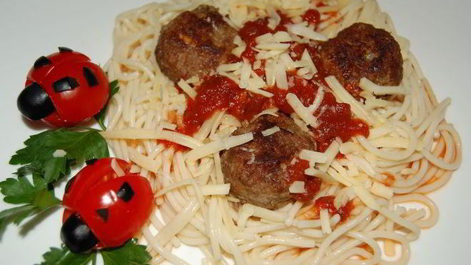 Рецепт тефтелек и спагетти с соусом божья коровка