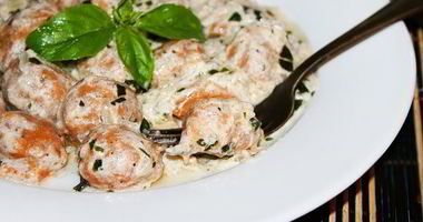 Рецепт Томатных ньокков с базиликом и сметанным соусом