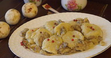 Рецепт Ленивых картофельных вареников с соусом из шампиньонов