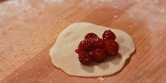 Рецепт теста для вареников с вишней заварное