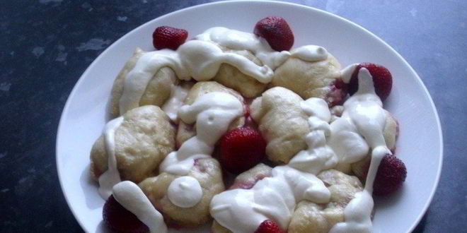 Рецепт Вареников с клубникой на кефире