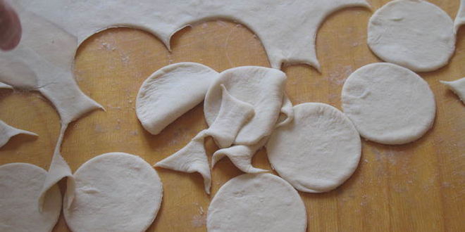 Рецепт вареников с квашеной капустой и мясным фаршем