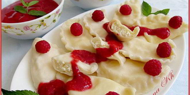 Рецепт Вареников с творогом и мятно-малиновым соусом