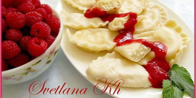 Рецепт вареников с творогом и мятно-малиновым соусом