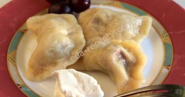 Рецепт Вареников с вишней и манкой на пару