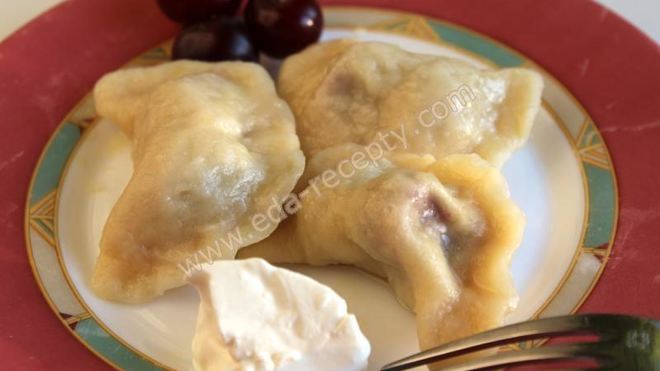 Рецепт вареников с вишней и манкой на пару