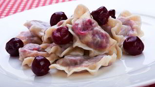 Рецепт Вареников с вишней на кефире