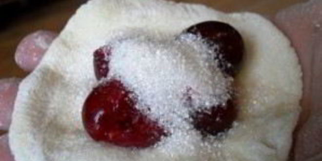 Рецепт вареников с вишней на кефире