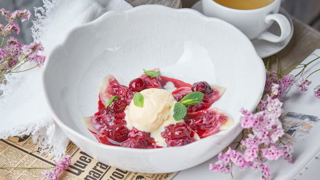 Рецепт вареников вишневых с пломбиром