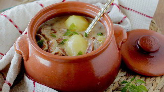 Рецепт мясного жаркого в соусе из сливок и белого вина