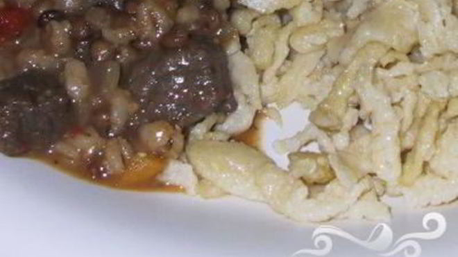 Рецепт жаркого из говядины с чечевицей и красным вином