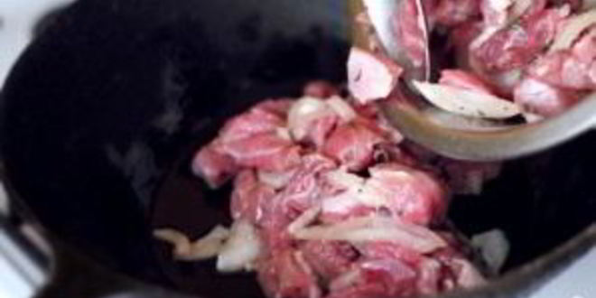 Рецепт жаркого из индейки на сковороде