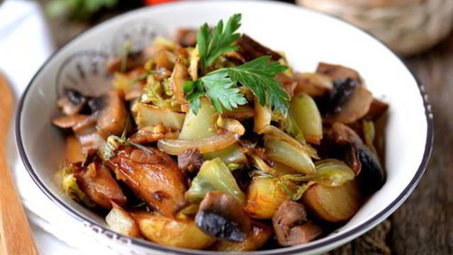 Рецепт жаркого из свинины с картофелем и горчичным соусом