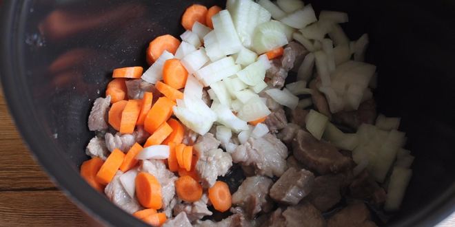 Рецепт жаркого в мультиварке из свинины с картошкой