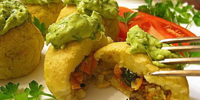 Рецепт Картофельных зраз с грибами, запеченные в духовке с луковым соусом без муки