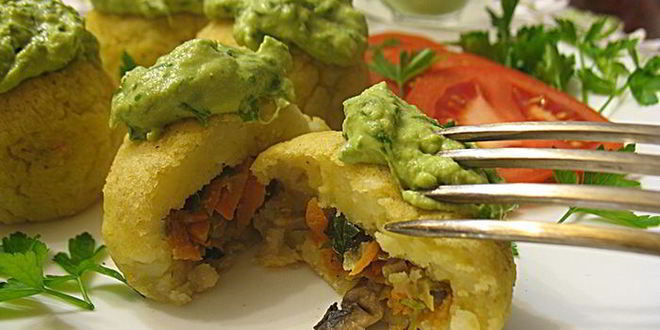 Рецепт картофельных зраз с грибами, запеченные в духовке с луковым соусом без муки