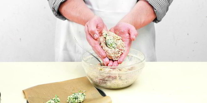 Рецепт мясных зраз с сыром и травами