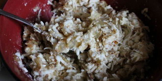 Рецепт зраз из тилапии в беконе с овощным салатом