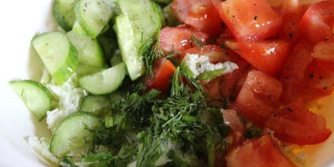 Рецепт зраз из тилапии в беконе с овощным салатом