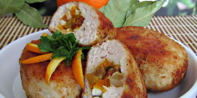 Рецепт Зраз куриных с сухофруктами под апельсиновым соусом