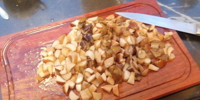 Рецепт зраз с лесными грибами под соусом