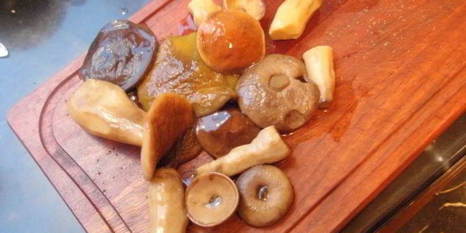 Рецепт зраз с лесными грибами под соусом