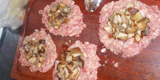 Рецепт зраз с лесными грибами под соусом