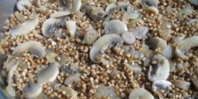 Рецепт гречки с грибами и луком