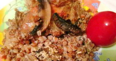 Рецепт Гречки с курицей под сметанно-грибным соусом