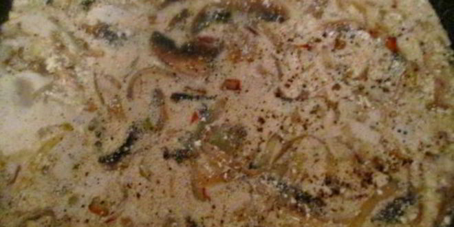 Рецепт гречки с курицей под сметанно-грибным соусом