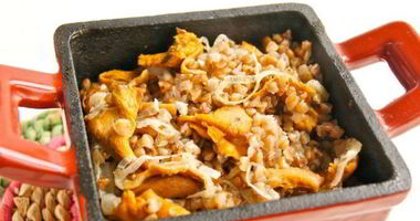 Рецепт Гречки с лисичками в горшочках